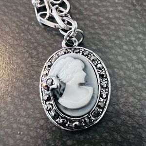 Vintage-Style Cameo Pendant Necklace - Silver and White